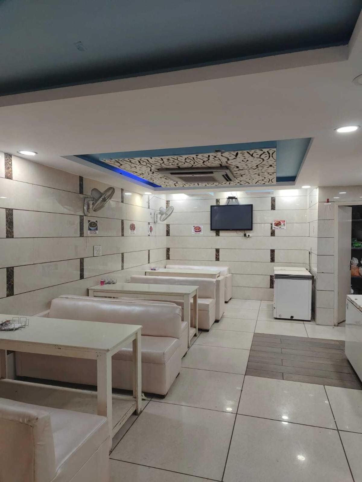 Hotel O Food Plaza Zirakpur エクステリア 写真